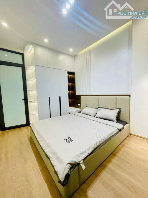 114926057-5605-ban-nha-mat-tien-ha-noi