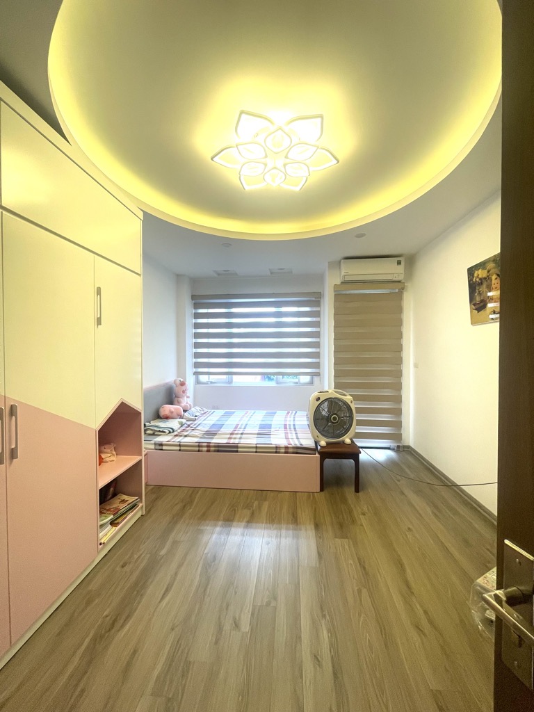 27pp-7EB508EB-m05gkdbc_19_m05gkdua