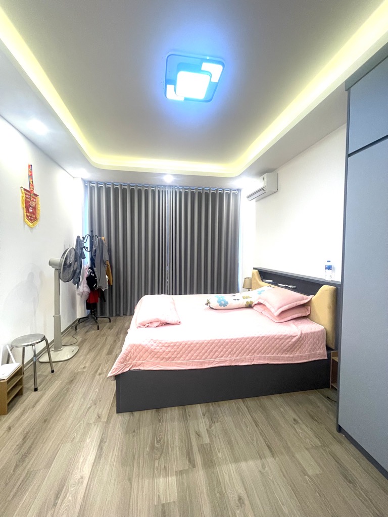 27pp-7EB508EB-m05gkdbc_21_m05gkdvq