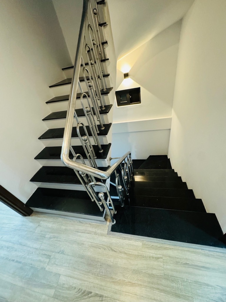 2dlt-2A5DC650-lzpfxvp8_11_lzpfxvwt