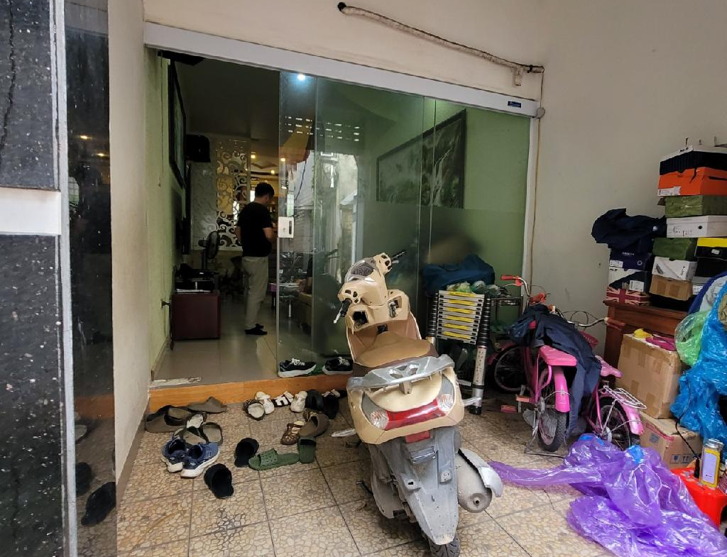 a8j-651BA319-lzlhvv88_1_lzlhvv8q