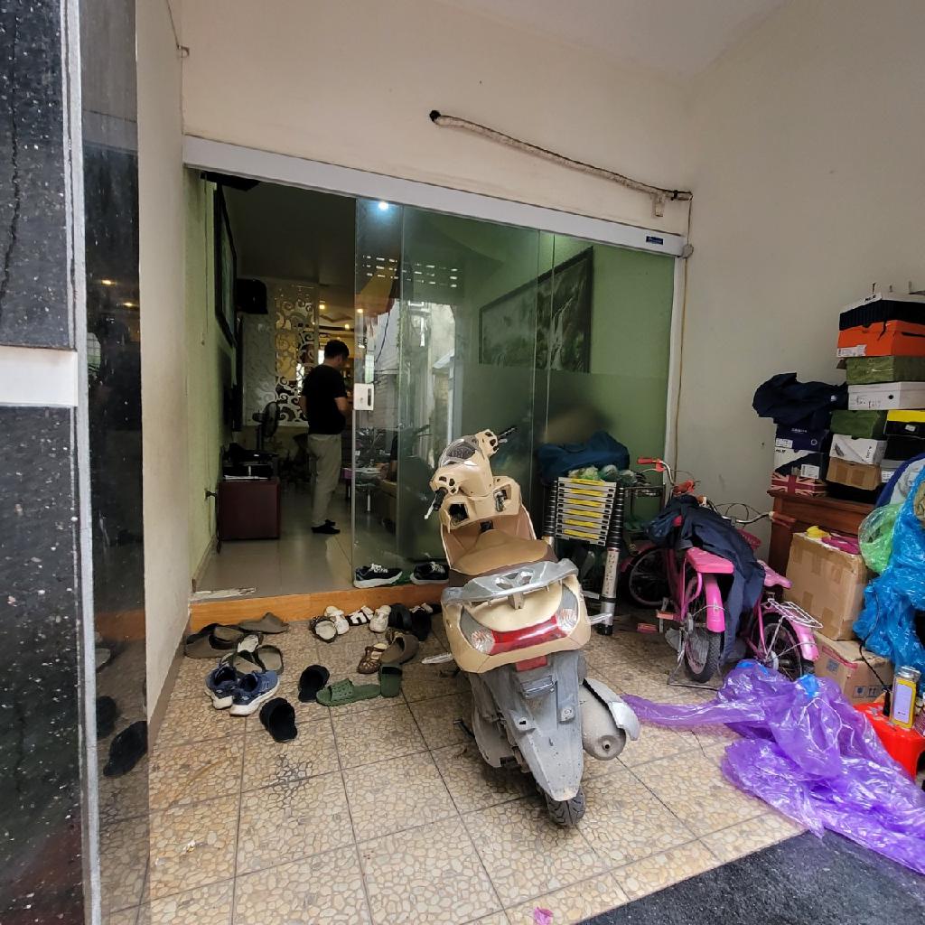 a8j-651BA319-lzlhvv88_1_lzlhvv8q