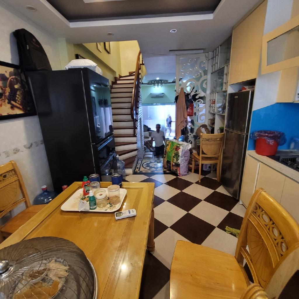 a8j-651BA319-lzlhvv88_2_lzlhvv9a