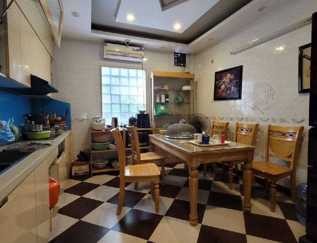 a8j-651BA319-lzlhvv88_3_lzlhvv9z