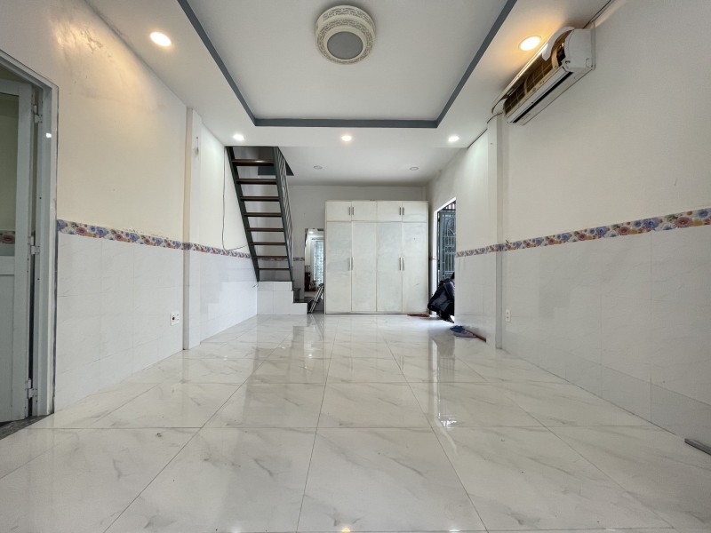 ban-nha-le-hoang-phai-03