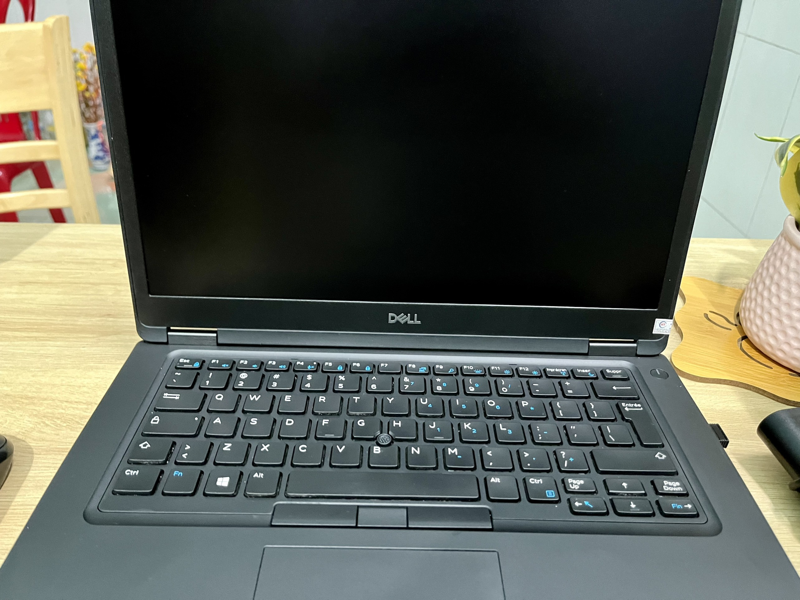 dell-latitude-5490-i7-ram-8g-ssd-256g-vga-2g-man-hinh-14-inch-lenguyenpc