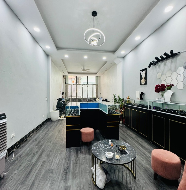 djv-CDA92F8D-m024gqqv_8_m024gqv1