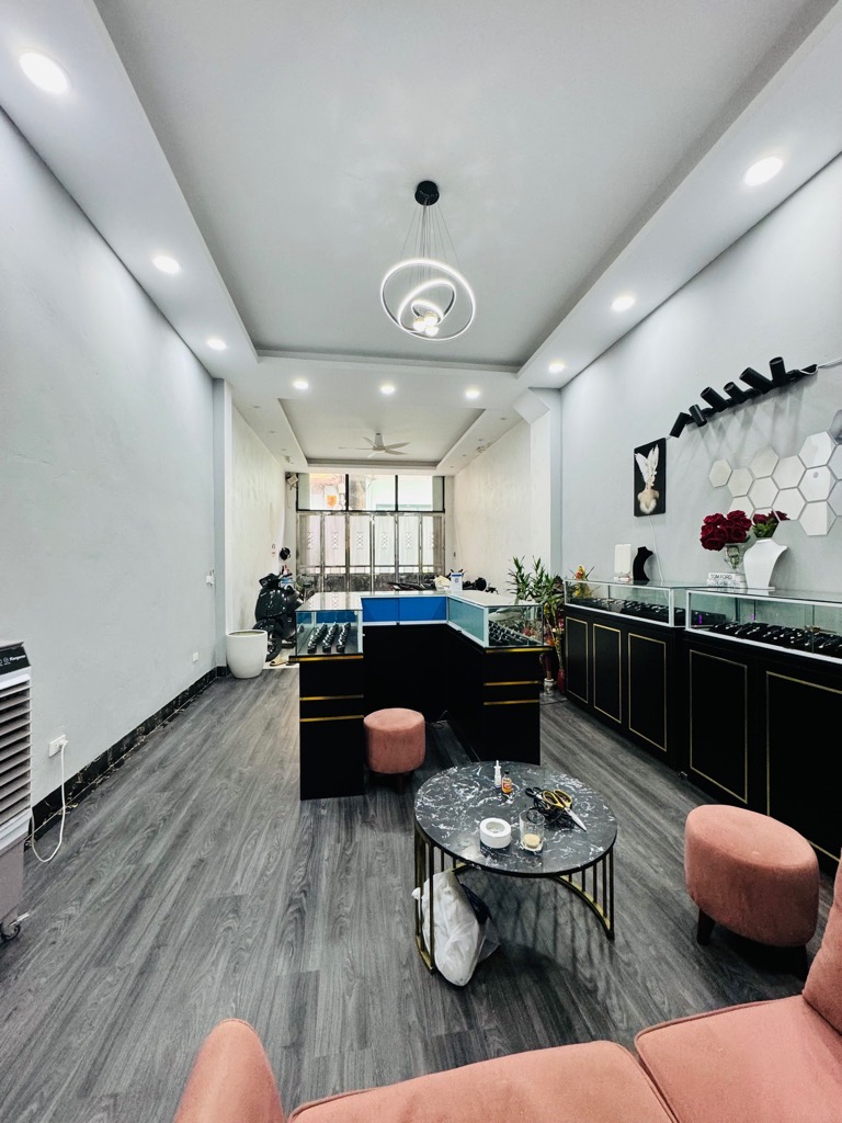 djv-CDA92F8D-m024gqqv_8_m024gqv1