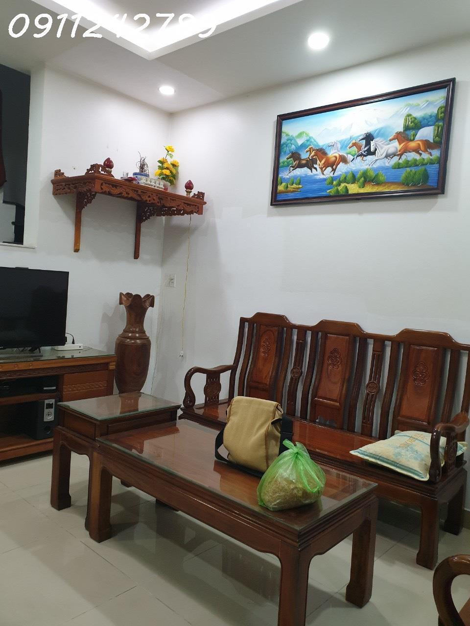 z5695267513982_e8379d0fb6ac40878f6a05d83f345296