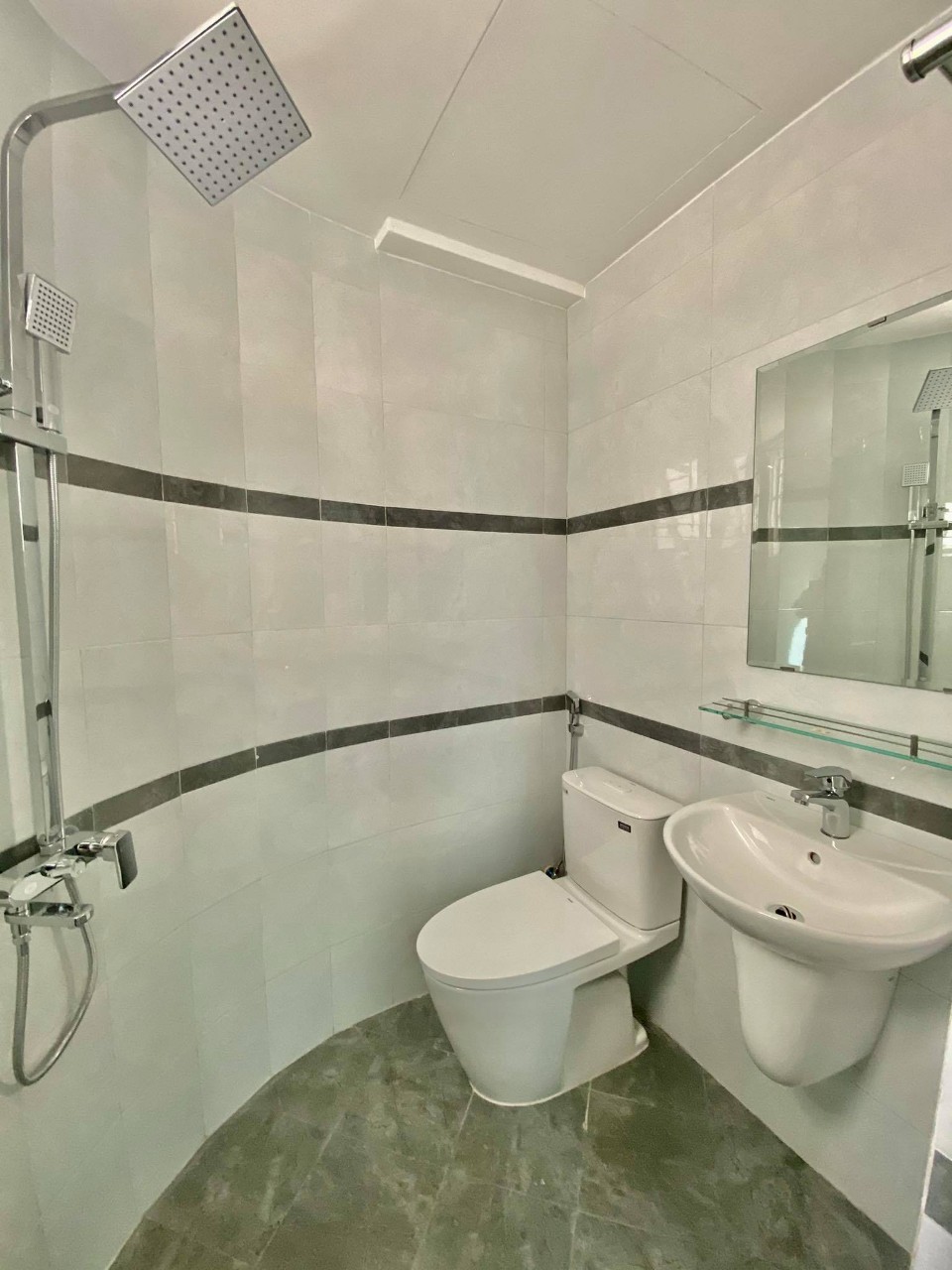 z5715888797457_37e1d8aa79de2087ffc76182c41b4d9d