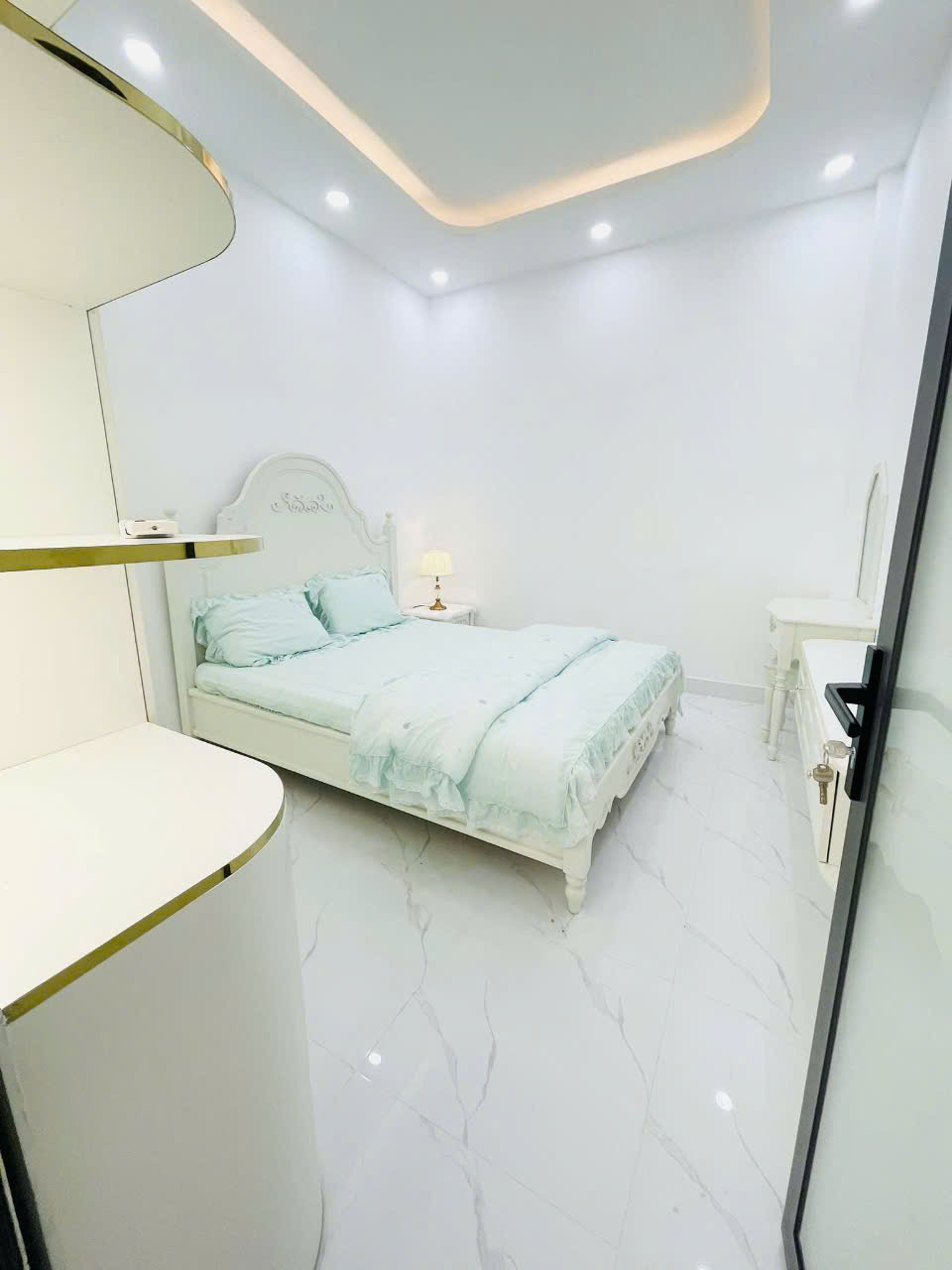 z5725071807740_04c75d0d392531184b75e94a85fe8dd3