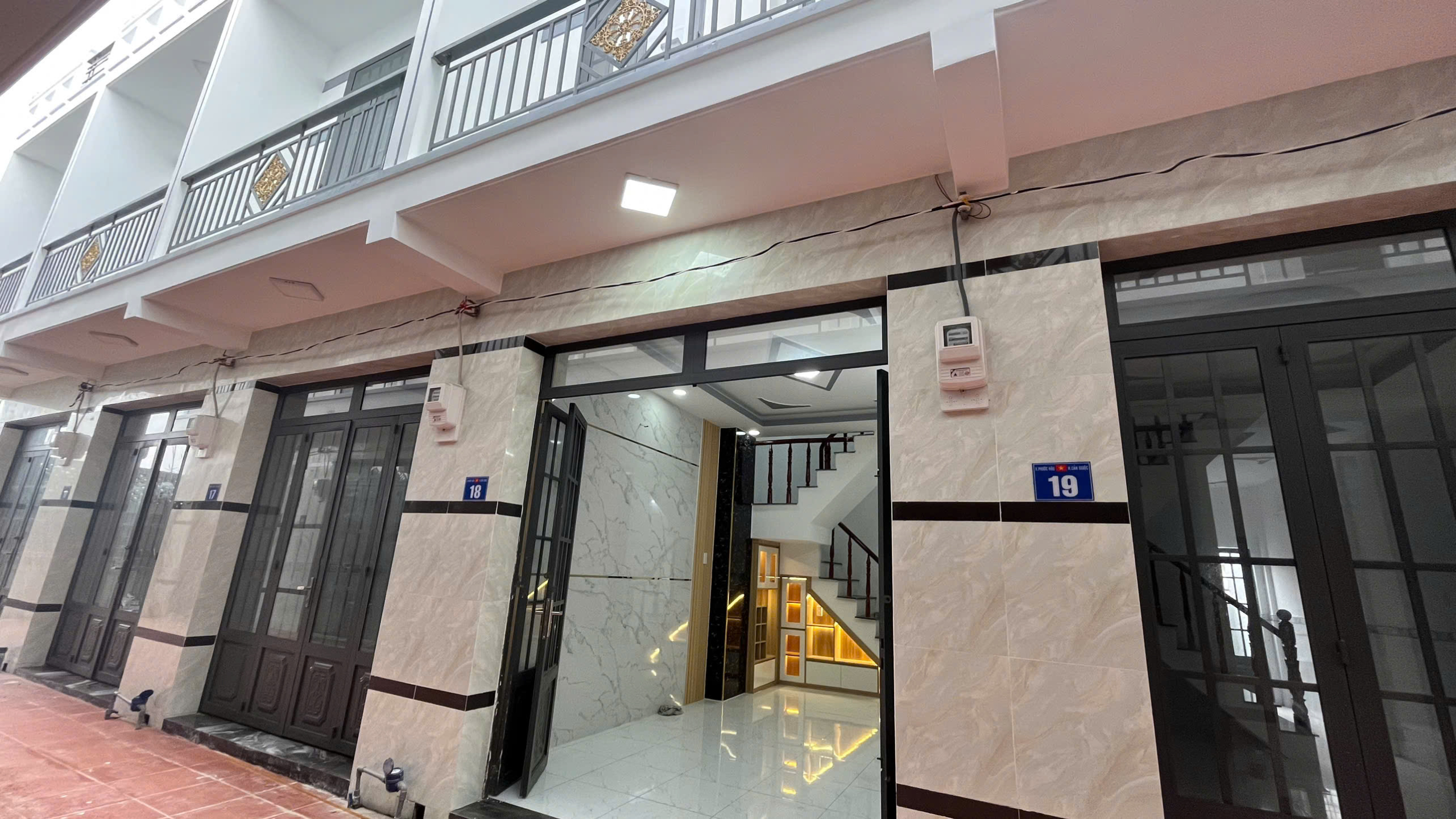 z5740200906484_8b7a444f868fe235e4f9efddd27ee1ad