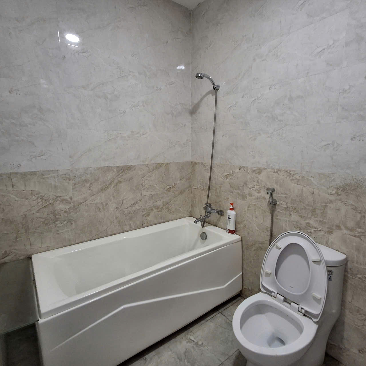 z5746317545301_012_374f41eade6ec0999f903eb9e775bc86