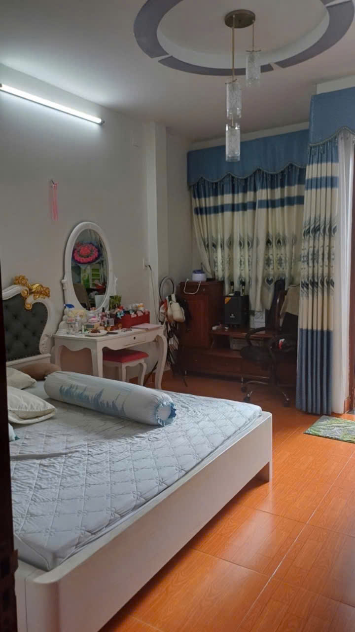 z5749362459371_aad001b2168d04efaac9766f077fb50d