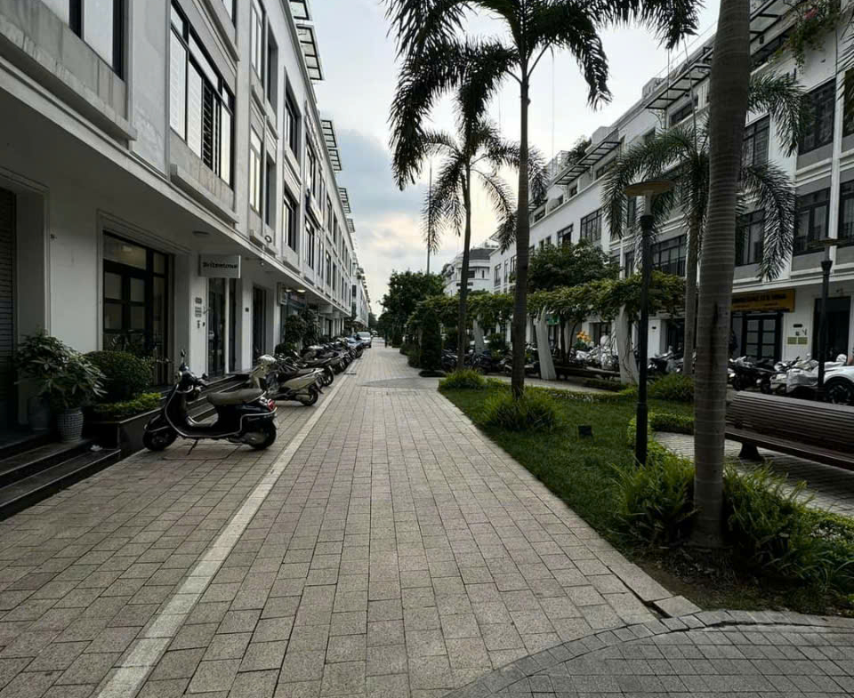 z5756319521730_25c946ea970457164a1aaa82a3e8fd6f