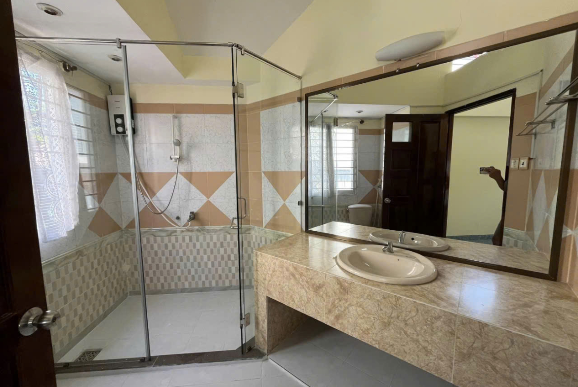 z5756371948812_f6b26ae44b8a6859f2cd45e97aee304a