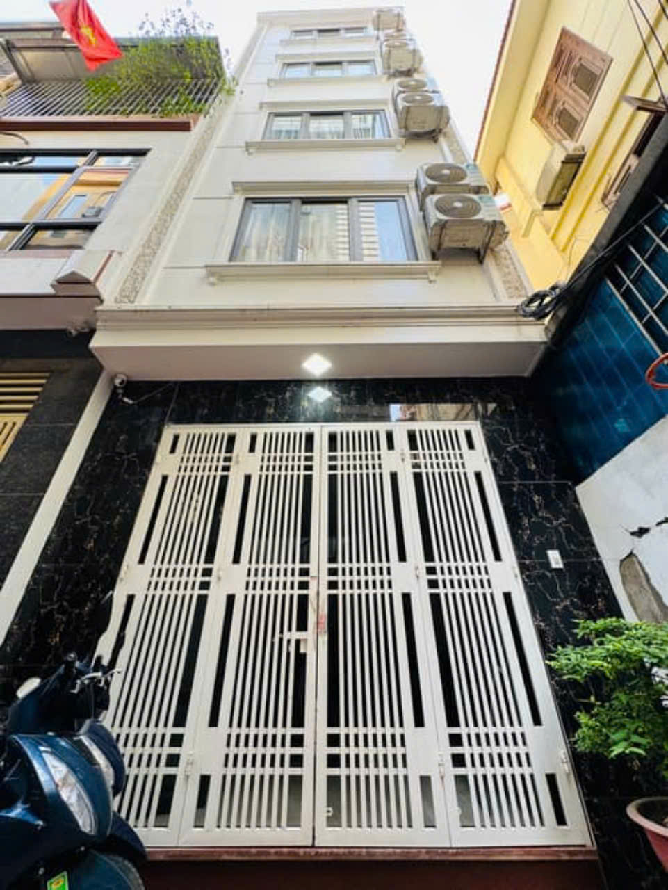 z5766480598307_fd00f603403f73810ed689da12e00588