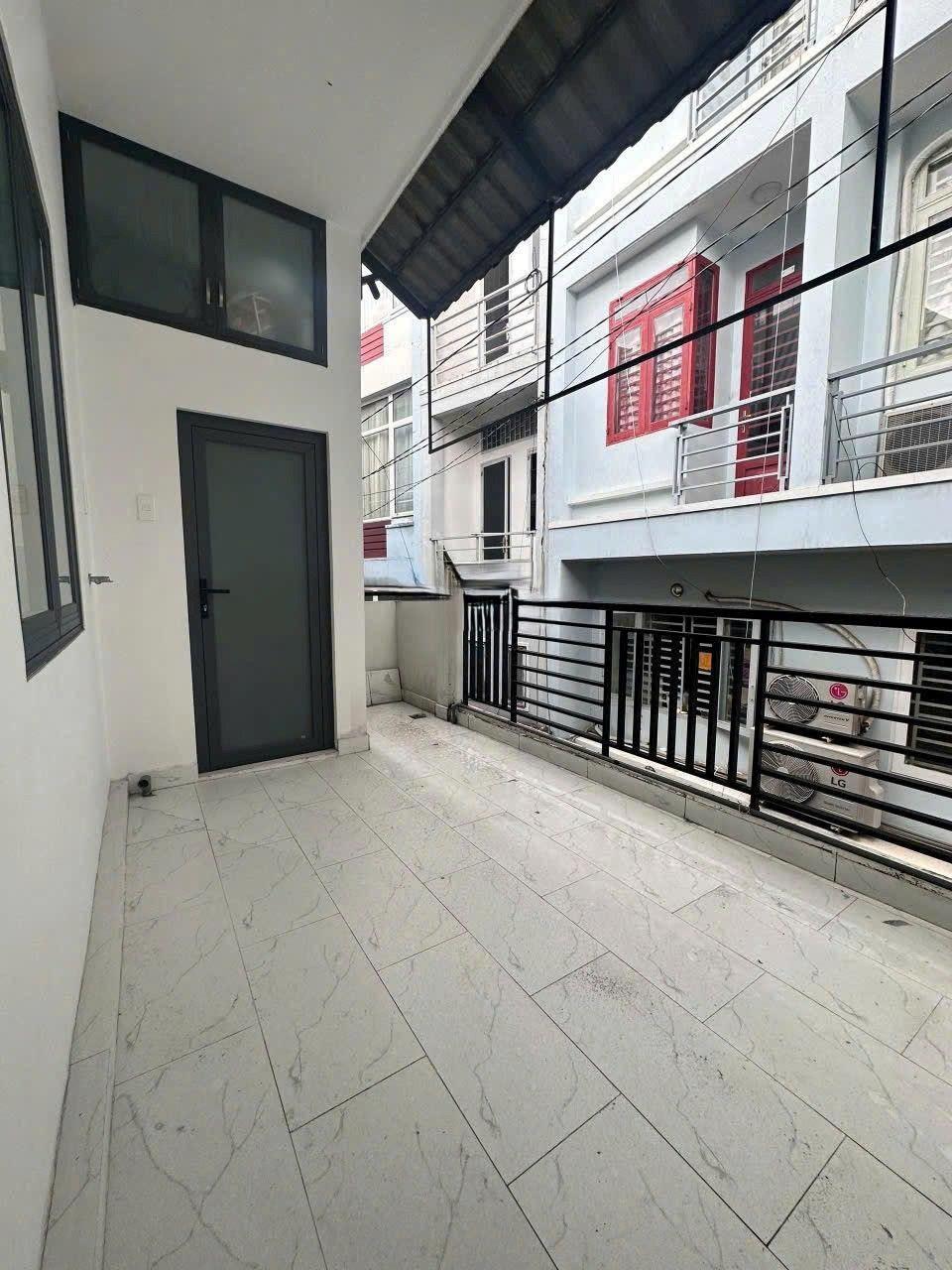 z5779679874533_5853e8aa061b203178db48bb09378b89