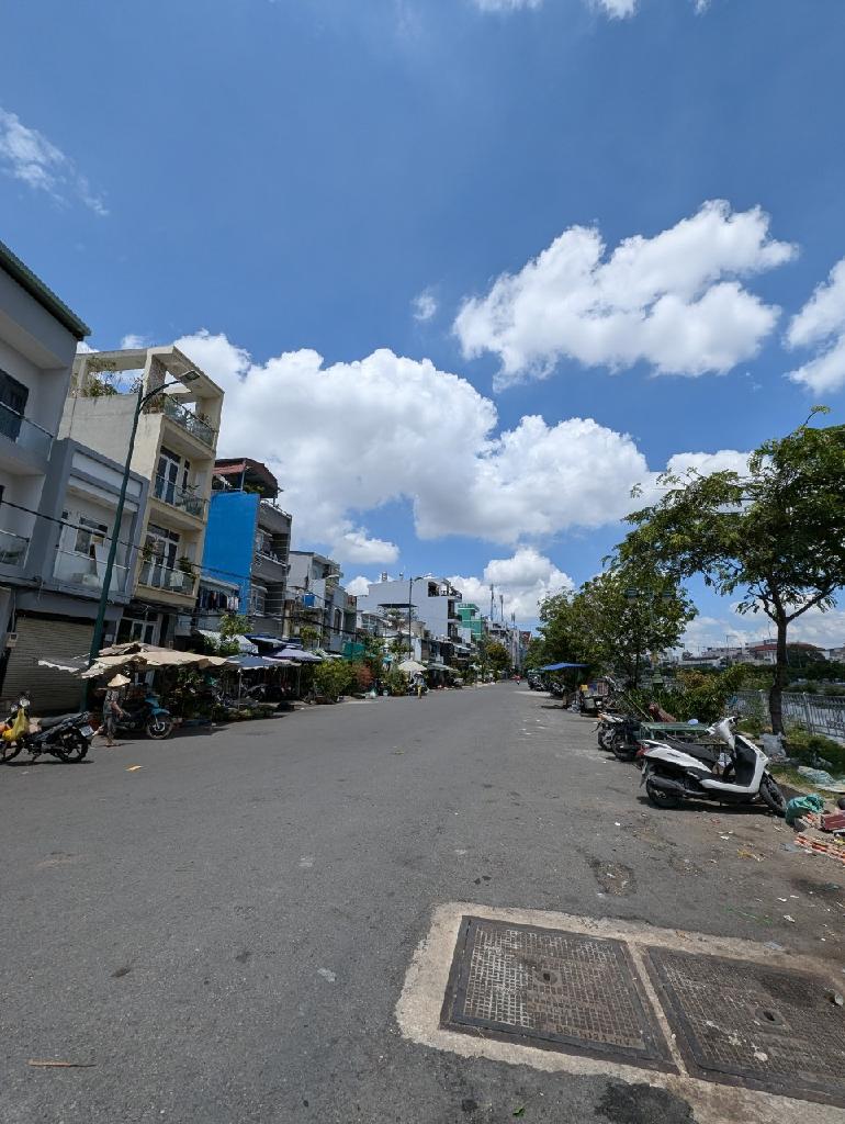 11wv-B5FE6BE1-m04sqorq_11_m04sqoyc