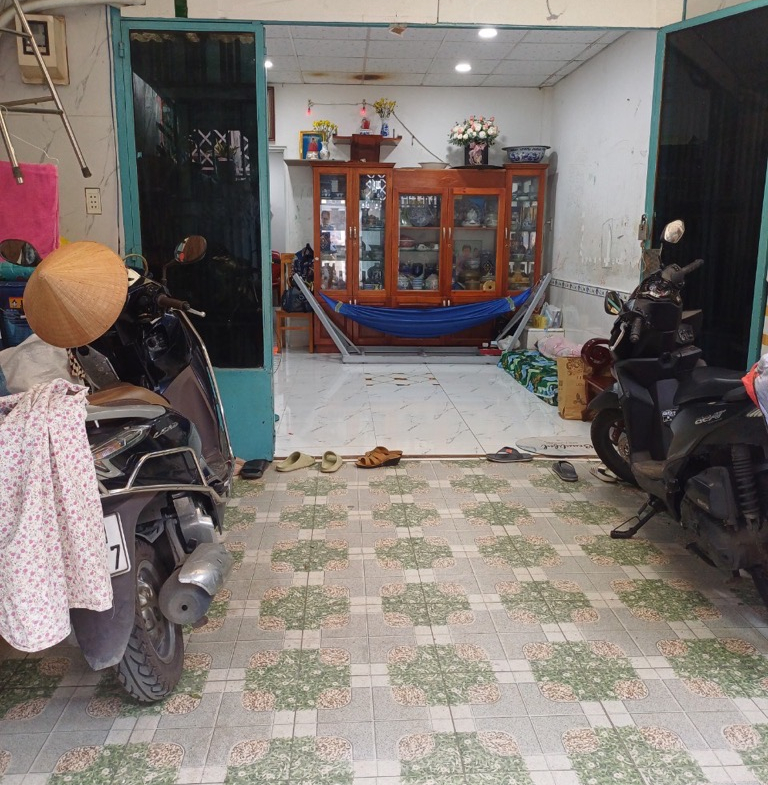 2ttl-DB84CF5C-lz76vwd4_7_lz76vwi3