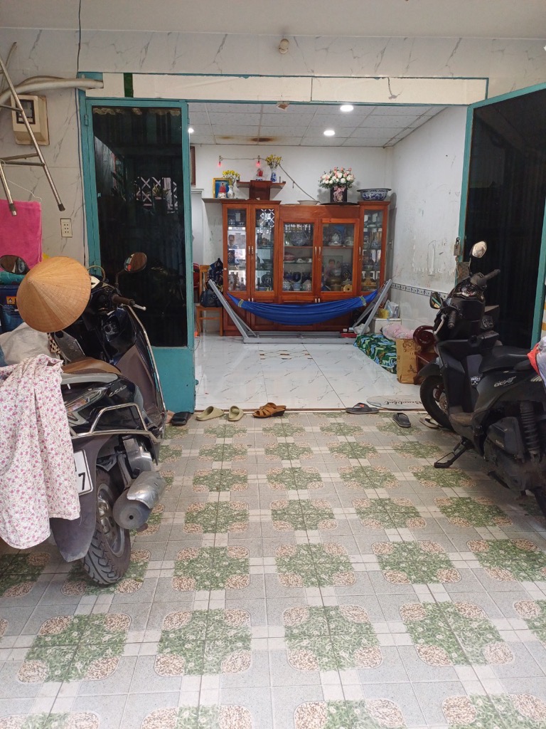 2ttl-DB84CF5C-lz76vwd4_7_lz76vwi3