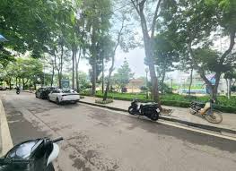 MAT PHO TRINH CONG SON