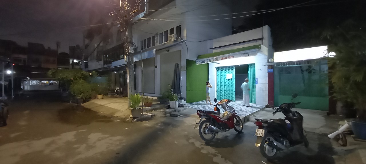 z4335270180004_412701f127dc97c2e126b980697c1552