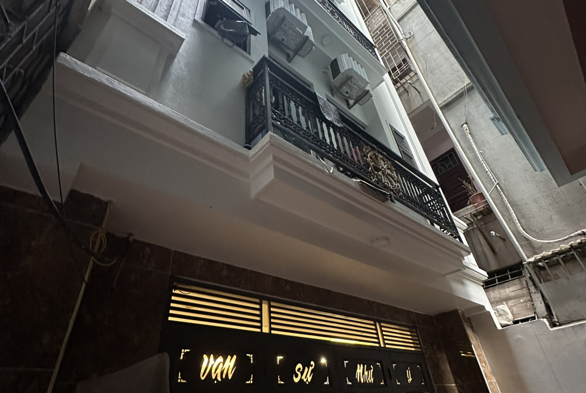 z5647106669830_8d0bcd3d1a9f7e46f46e4194fc0d1d49