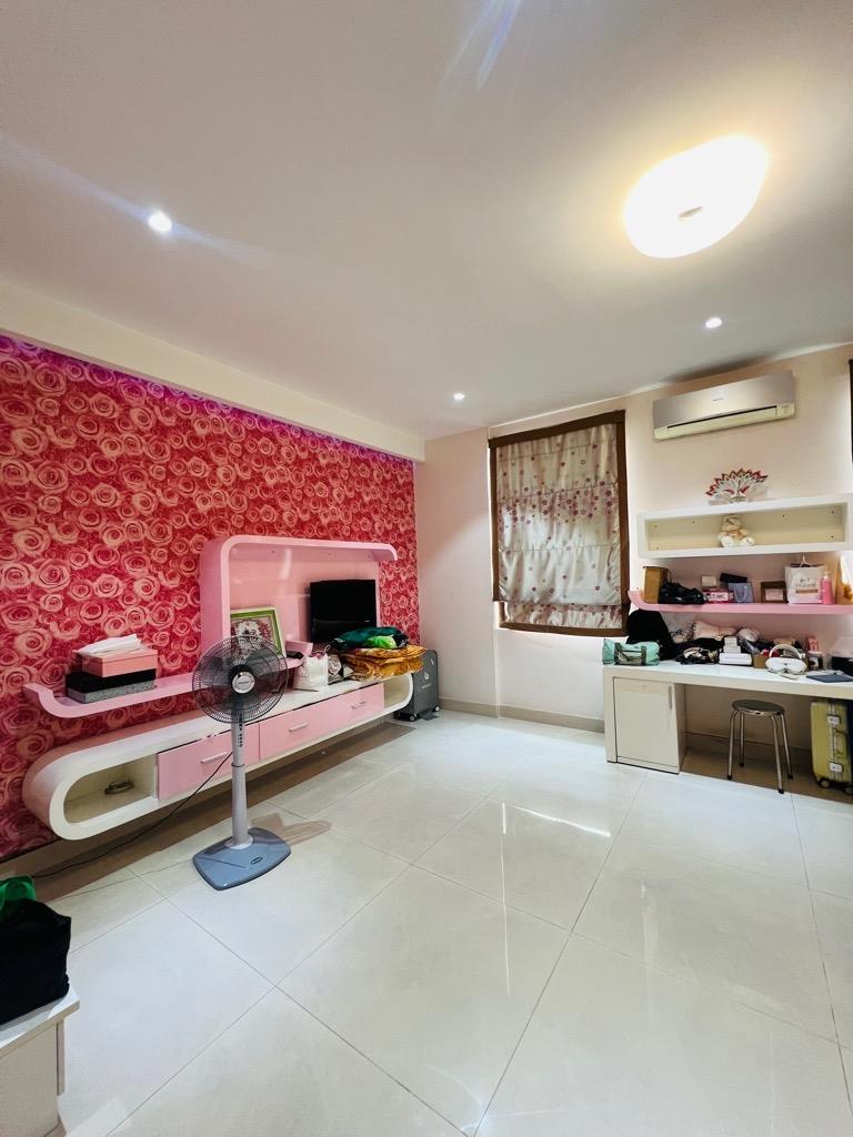 z5670056153755_14d118ffe6c9d8df6560a9057ac9c609