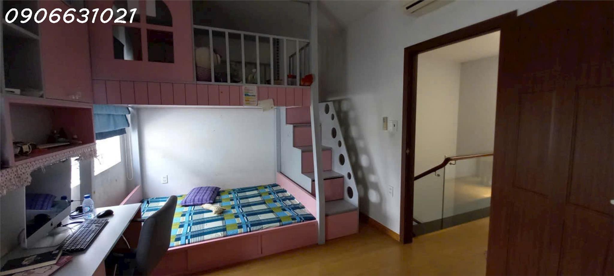 z5795590093509_055_9eda1ccd6ab64ec45436666a5c80525e