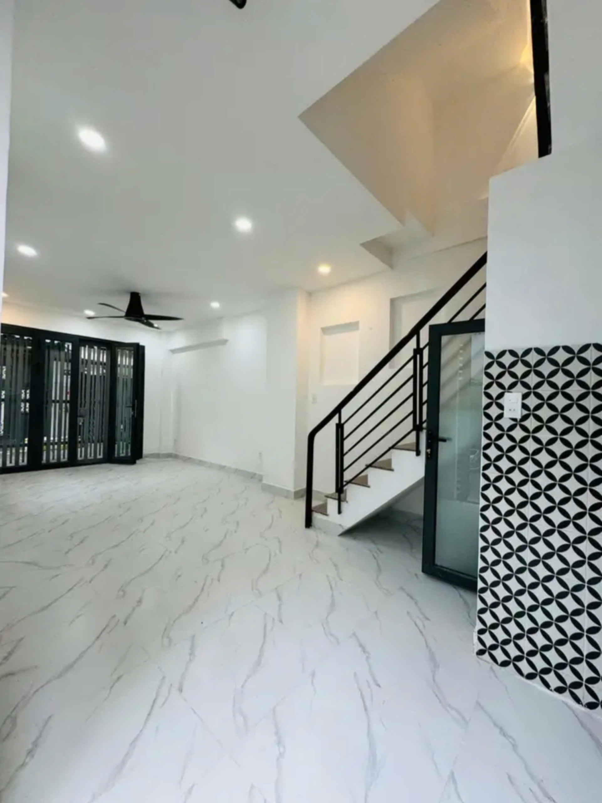 z5816326737721_4e3016bd7e9a827799e029508498230a