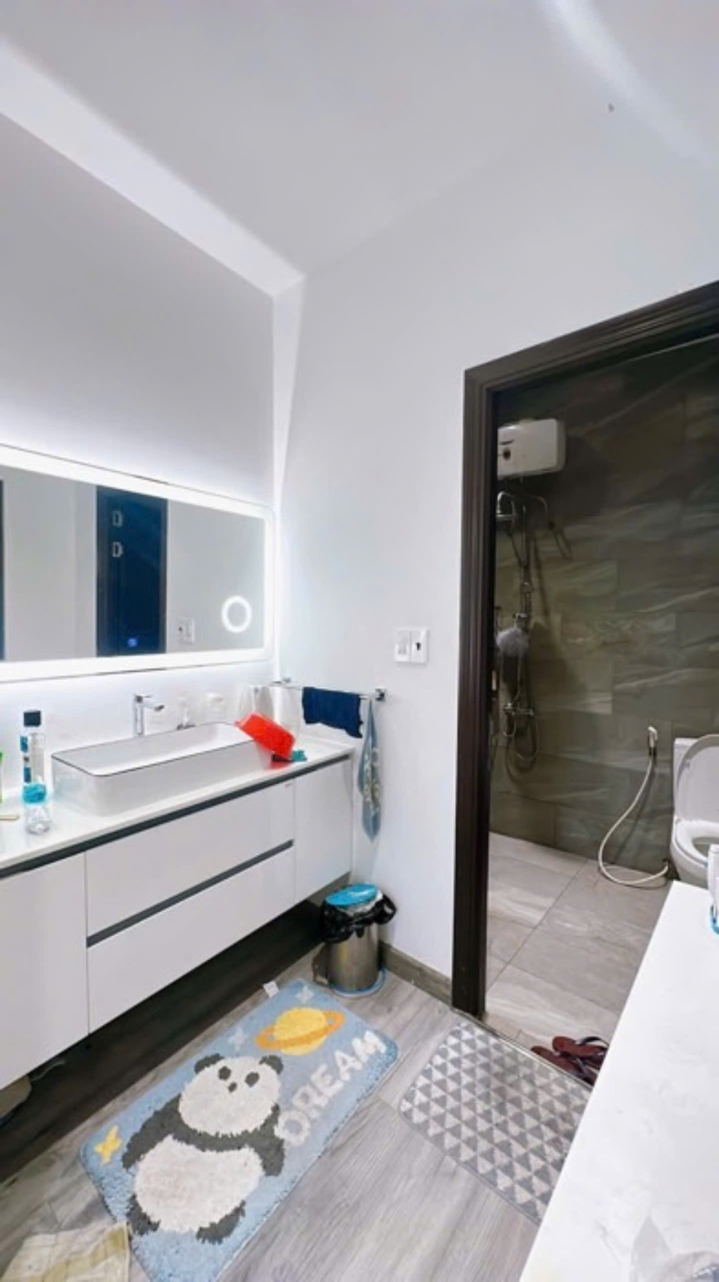 z5821053884268_edf78155f10747ecb0d9993ee02b3155