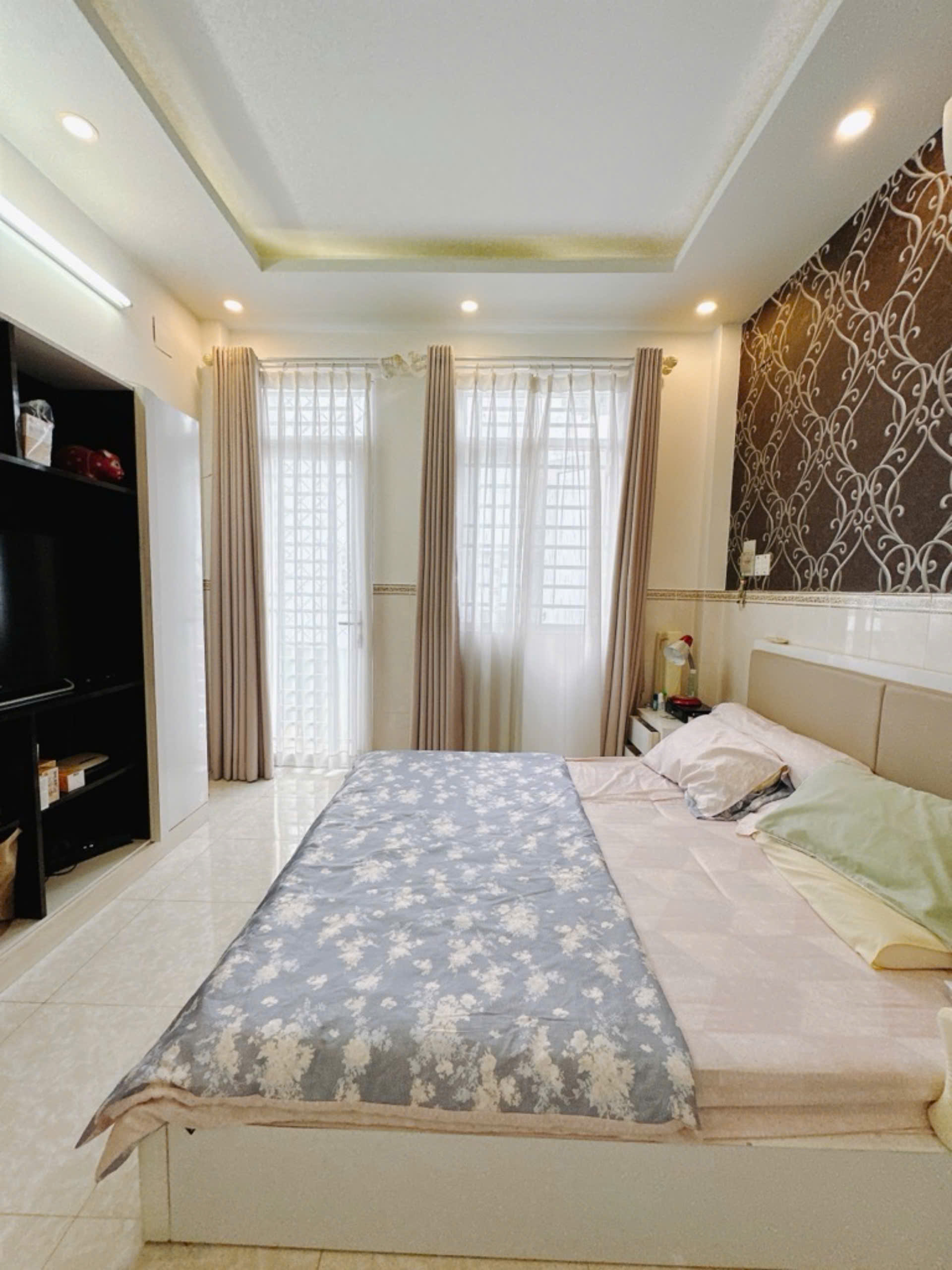 z5827045632644_98ad395ae64dfe58cc09cd86f724109b