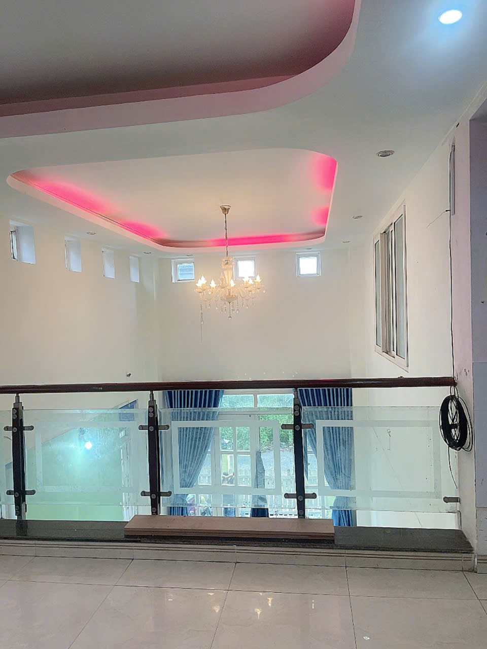 z5835417745114_ffc6aa30168f4a298963e8f053260f45