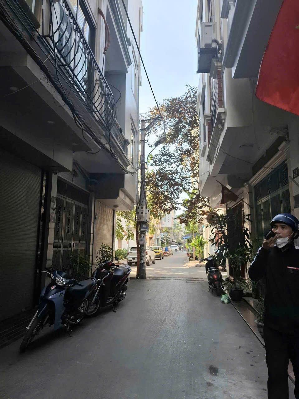 z6082250114140_ecd6bfbcf08e8d68b02ded7c327aa662