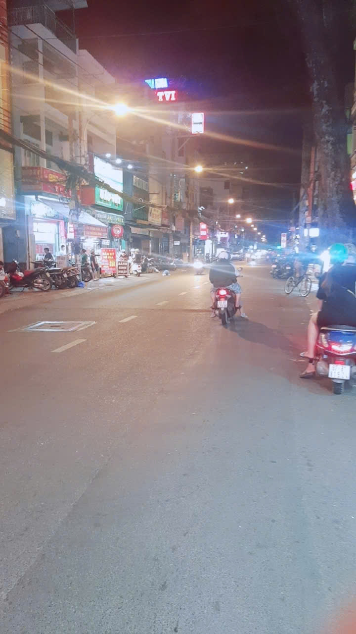 ban-nha-mat-tien-ngo-quyen