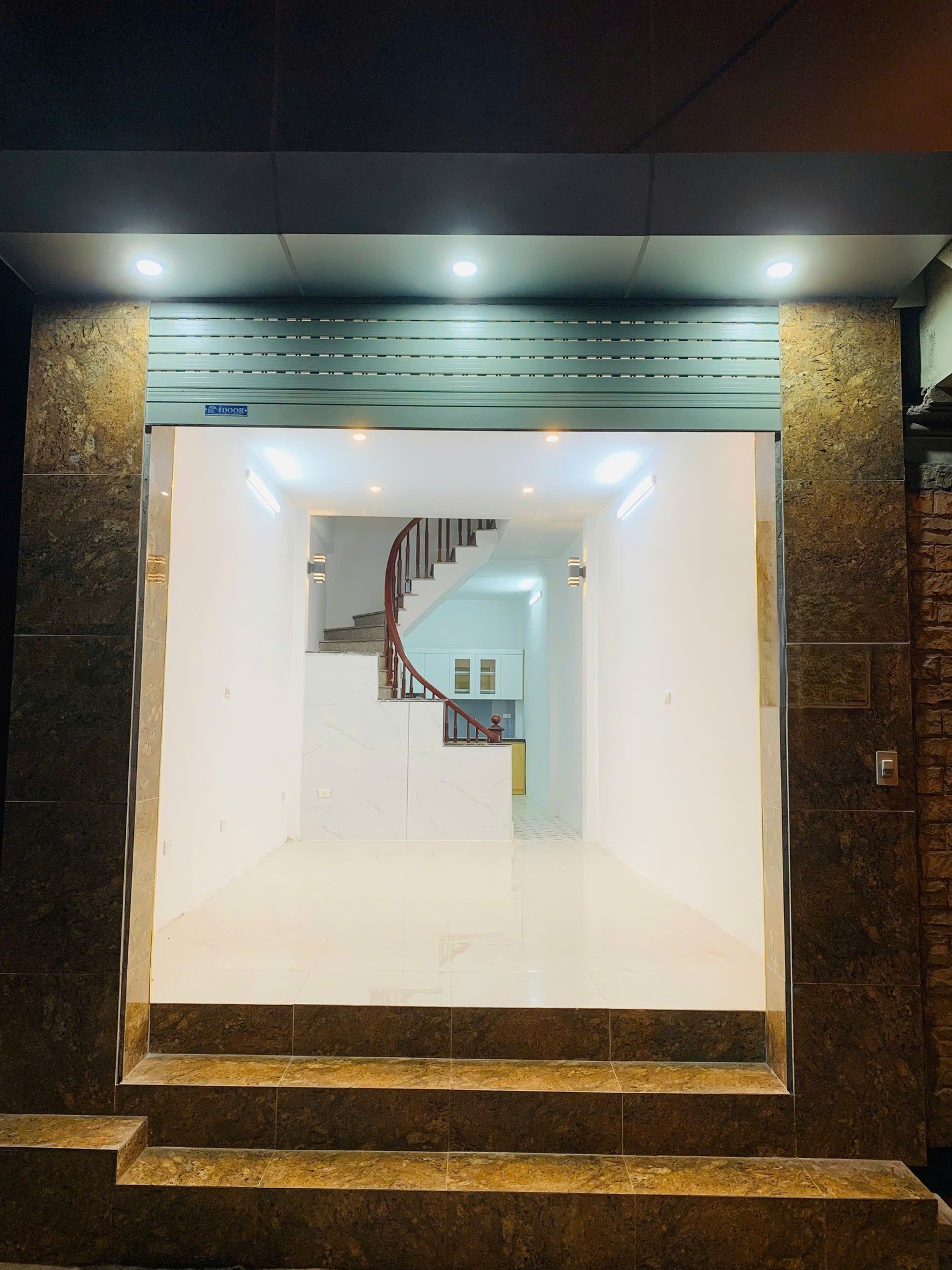 ban_kha_khuyen_luong_hoang_mai (1)