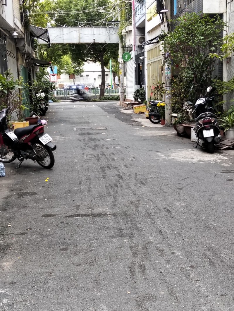 BAN NHA PHU NHUAN HUYNH VAN BANH (1)