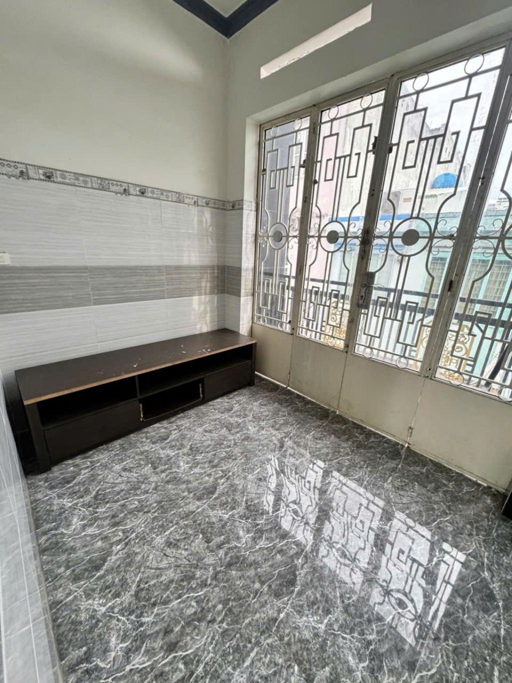 eiz-C6FEFC2D-m7g6gpb6_42_15