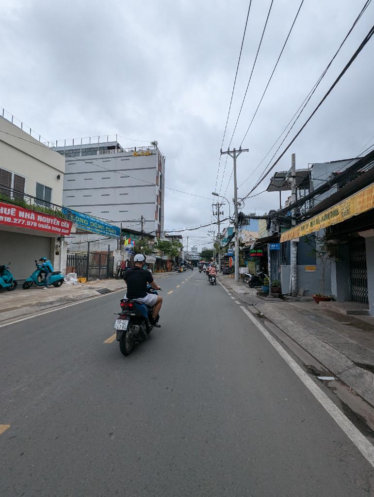 11wv-C1CC6ED2-lza0x2a9_11_lza0x2hh