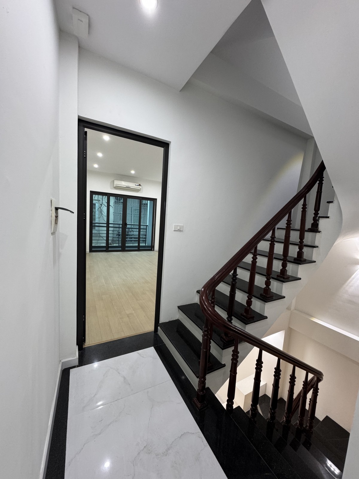 5e62b9c928639b57b3a73ab32779699b