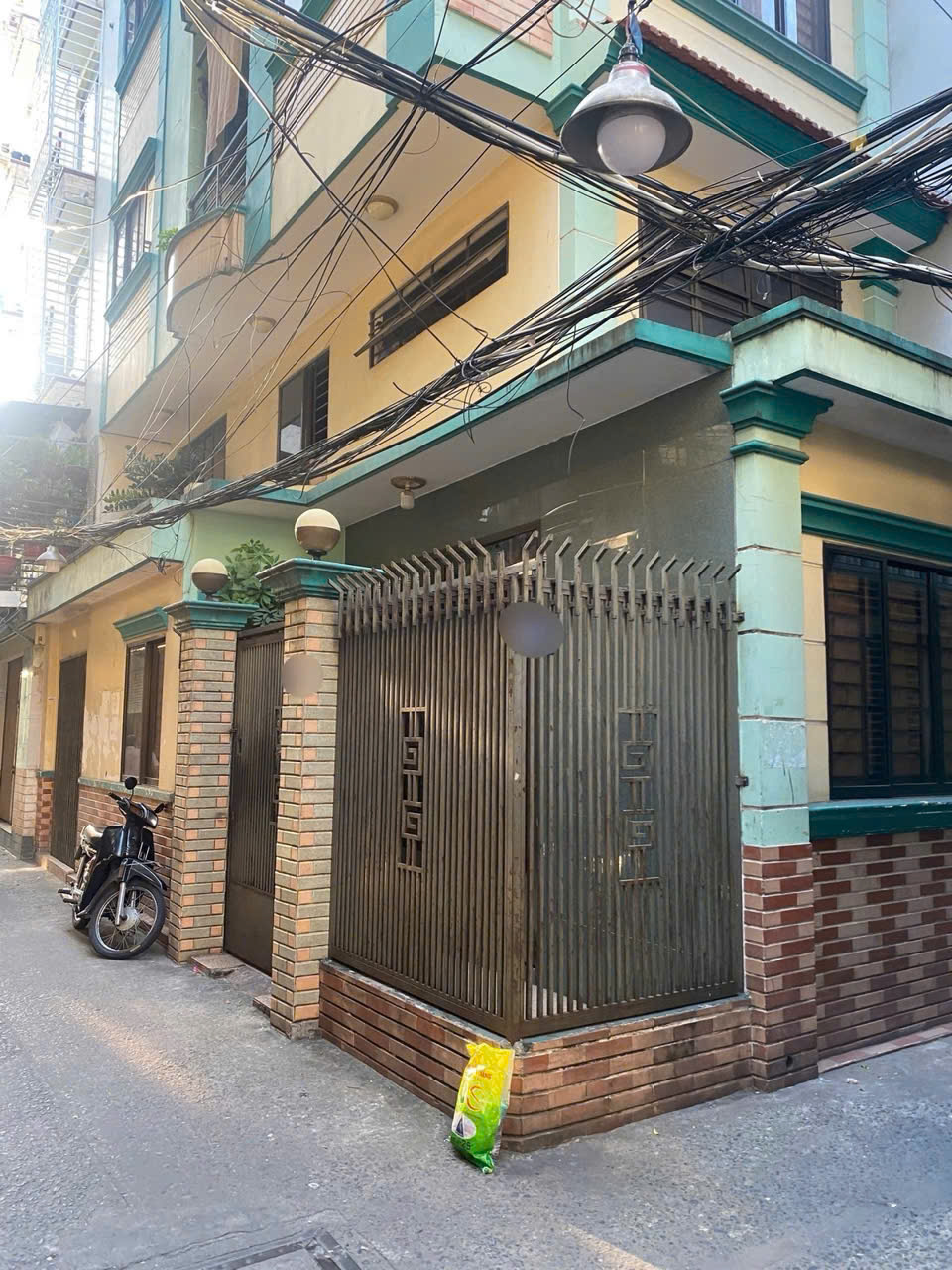 ban-nha-duong-nhat-tao-quan-10-hem-xe-hoi-gia-re-dep