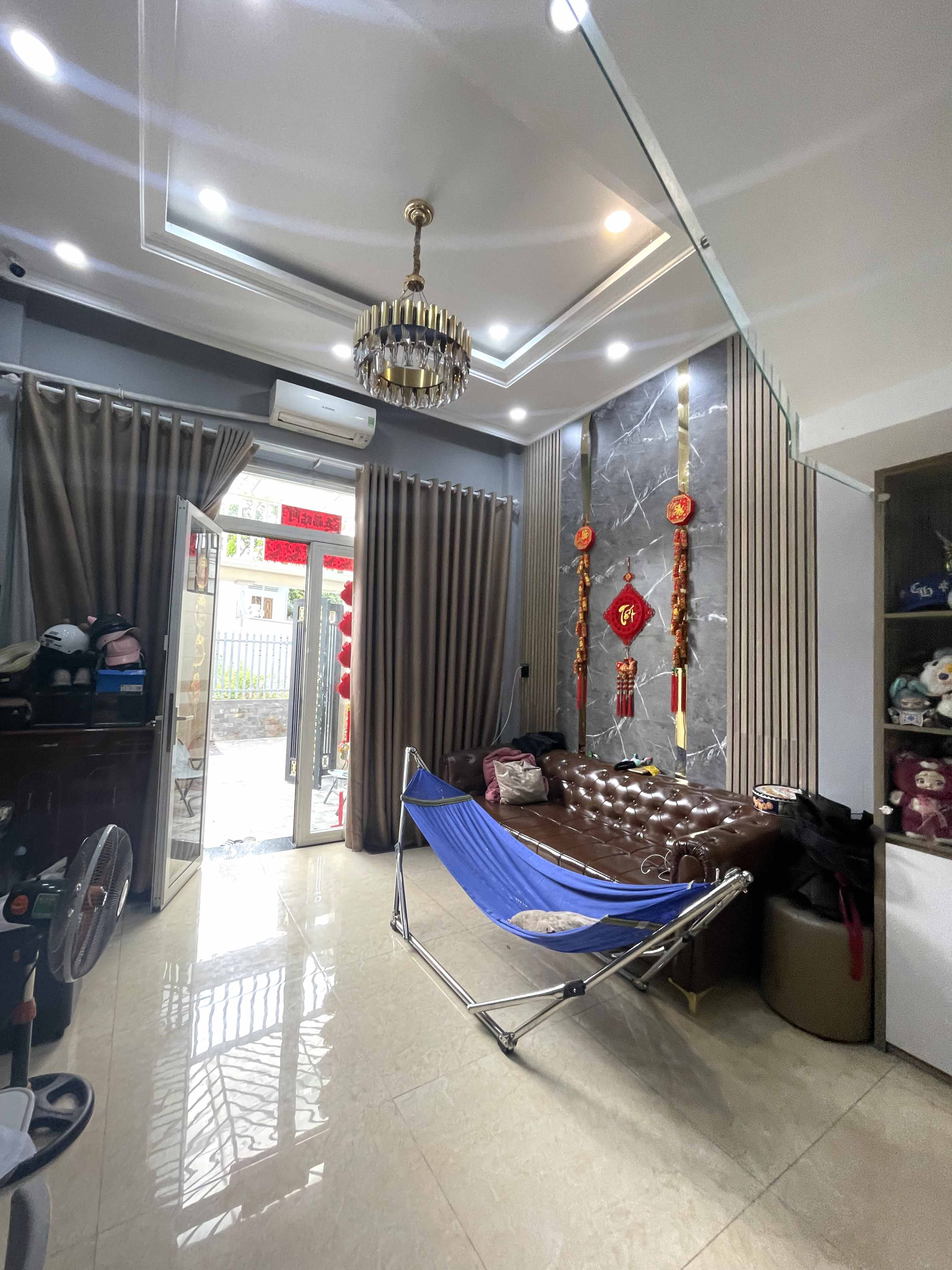 ban-nha-ho-van-tu-truong-tho-thu-duc-chi-hon-6-ty (1)