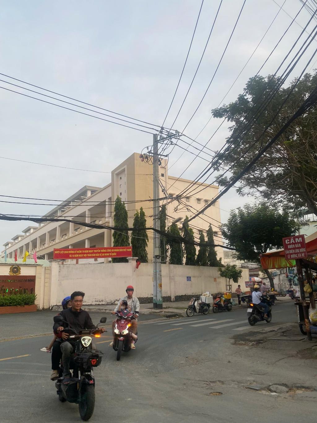 ytr-4F6AEDFE-m7kd1eav_33_9