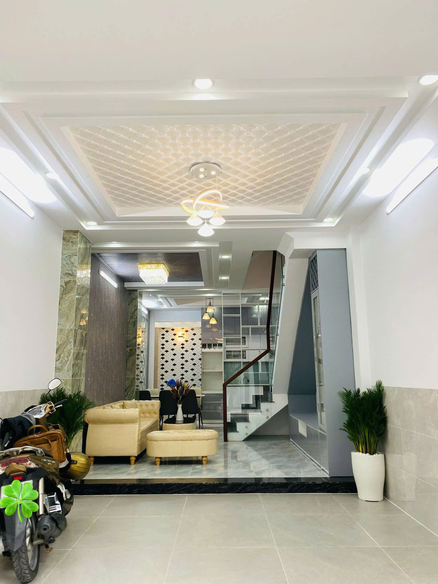 z6334557172339_481b46253964542577942c4f4c55922e