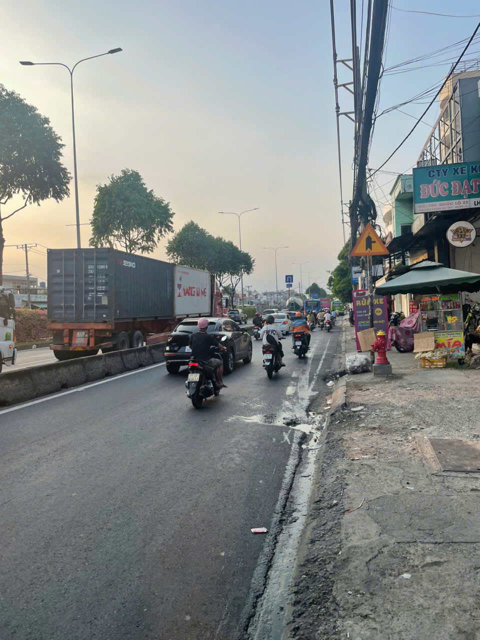 z6437600757883_fab05d48016c874144d08256b023c8cc