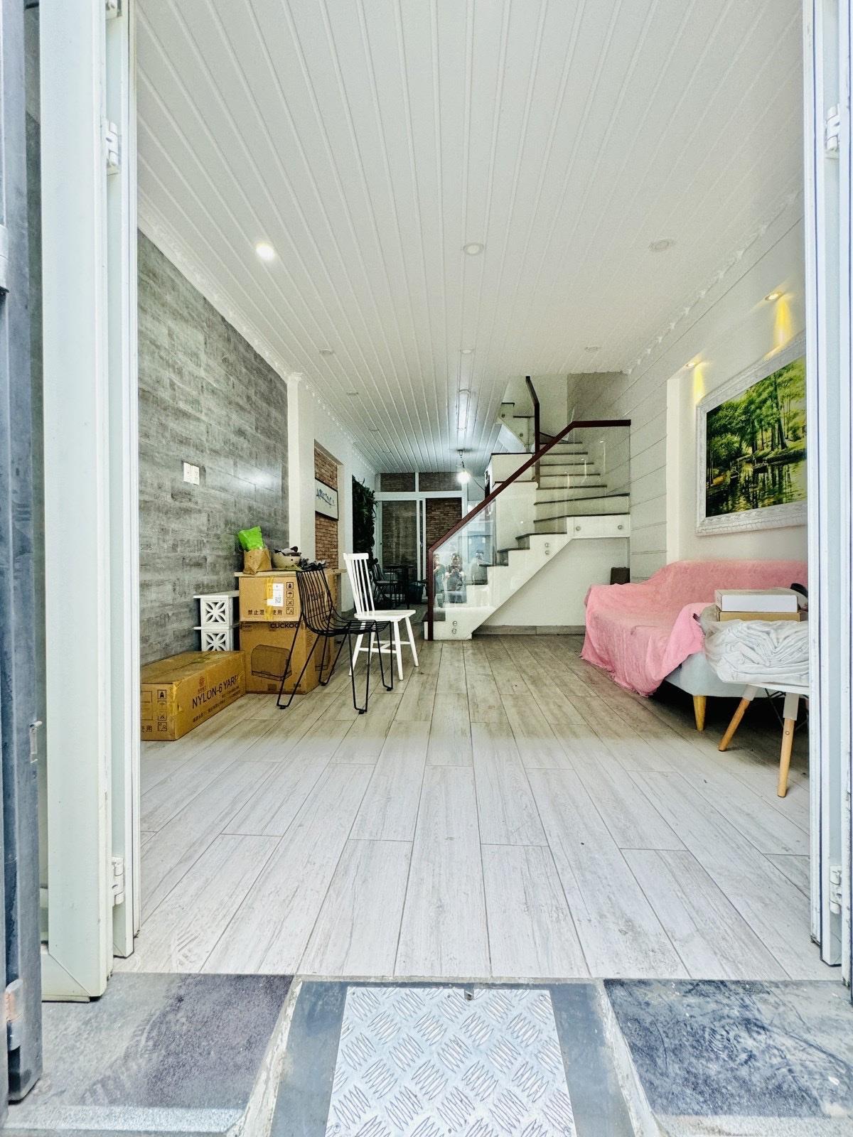 z6451009998216_8308f032fd7fc109effcf9456bef0ad2