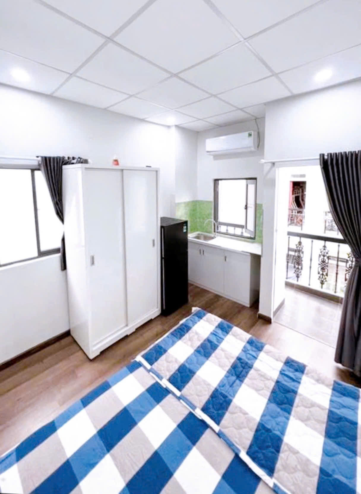 1 PHONG NGU BAN CONG