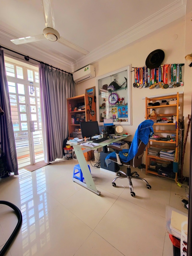 BAN NHA MAT TIEN DUY TAN (1)