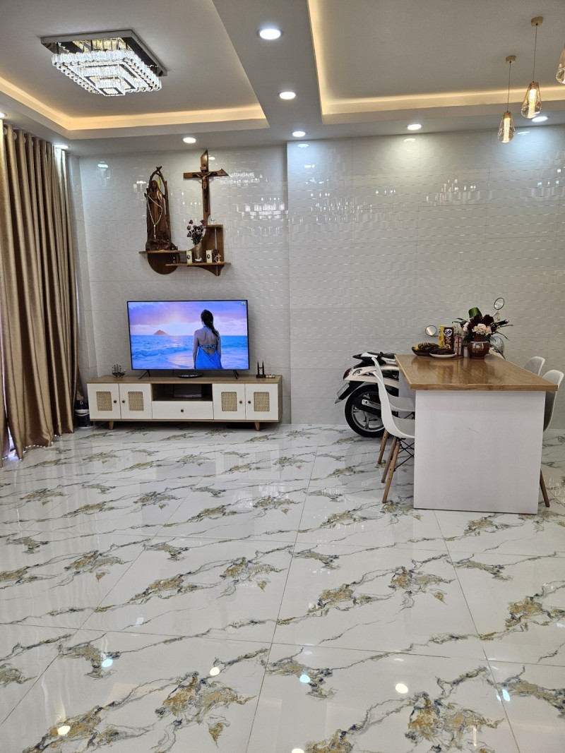 BAN NHA TAN BINH BUI THI XUAN (1)